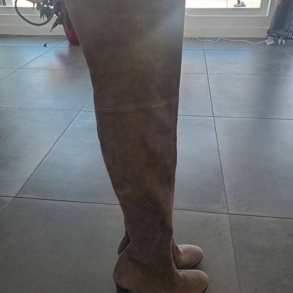 Stuart Weitzman Highland over the knew boots - Picture 9 of 12